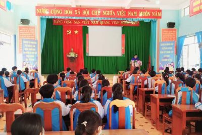 Đội viện ưu tú Liên đội trường THCS Chu Văn An học lớp cảm tình Đoàn năm 2022 do đoàn cơ sở thị trấn Ea Kar tổ chức.